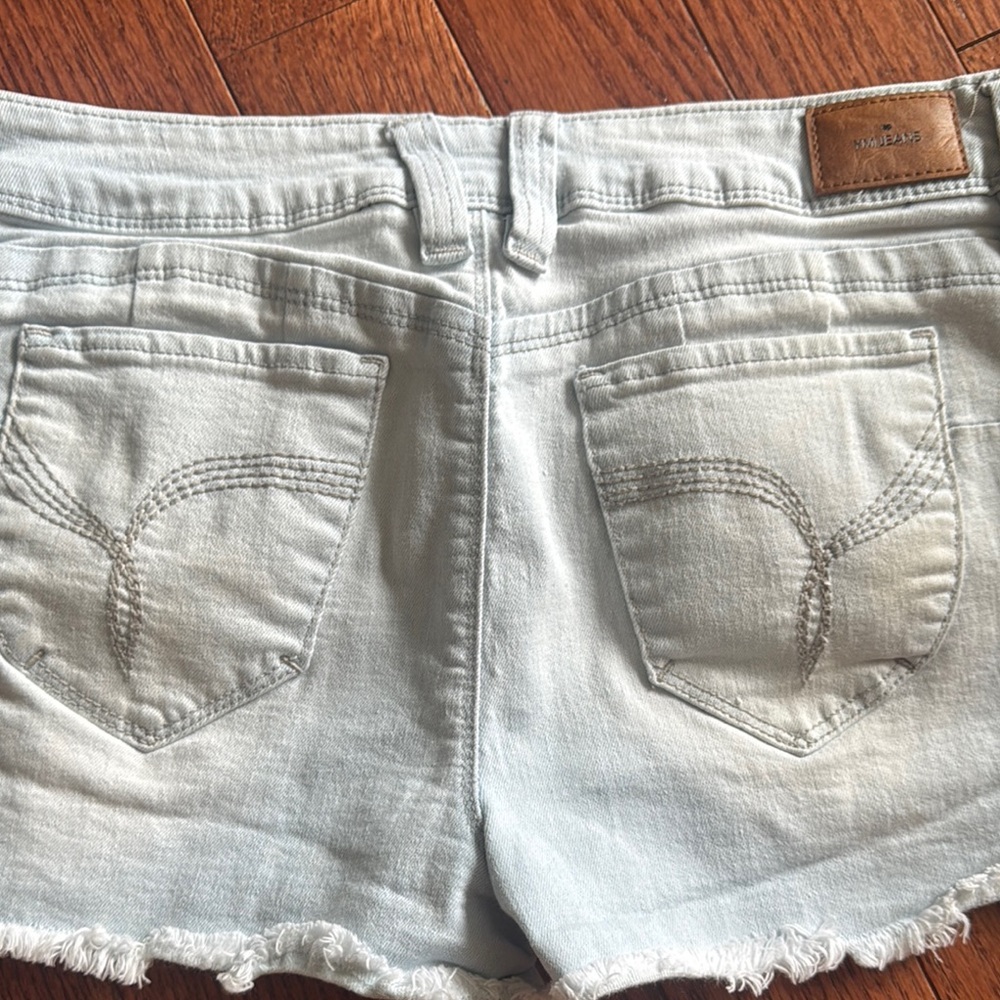 Wanna betta butt Light Blue Denim Shorts - Picture 6 of 8